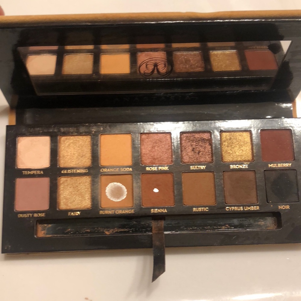 Soft glam palette from Anastasia